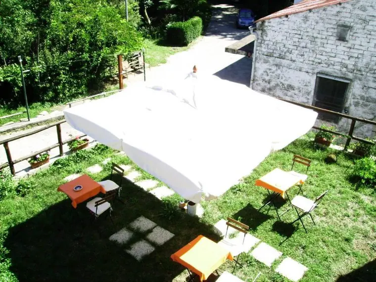 Camera Noce, Villa Bianca Tramonti: il giardino visto dall'alto, con il gazebo