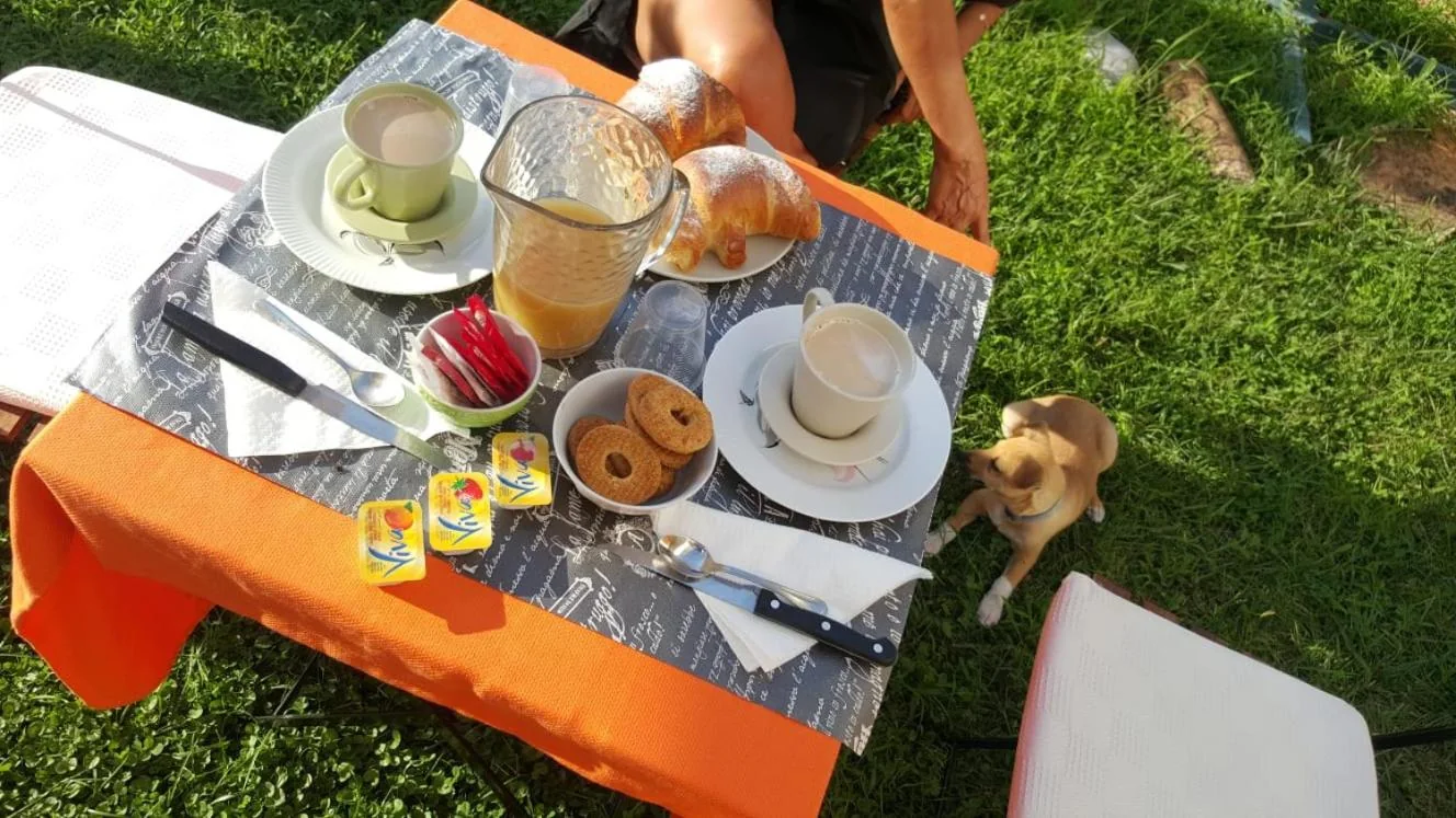 Colazione in giardino, Villa Bianca Tramonti