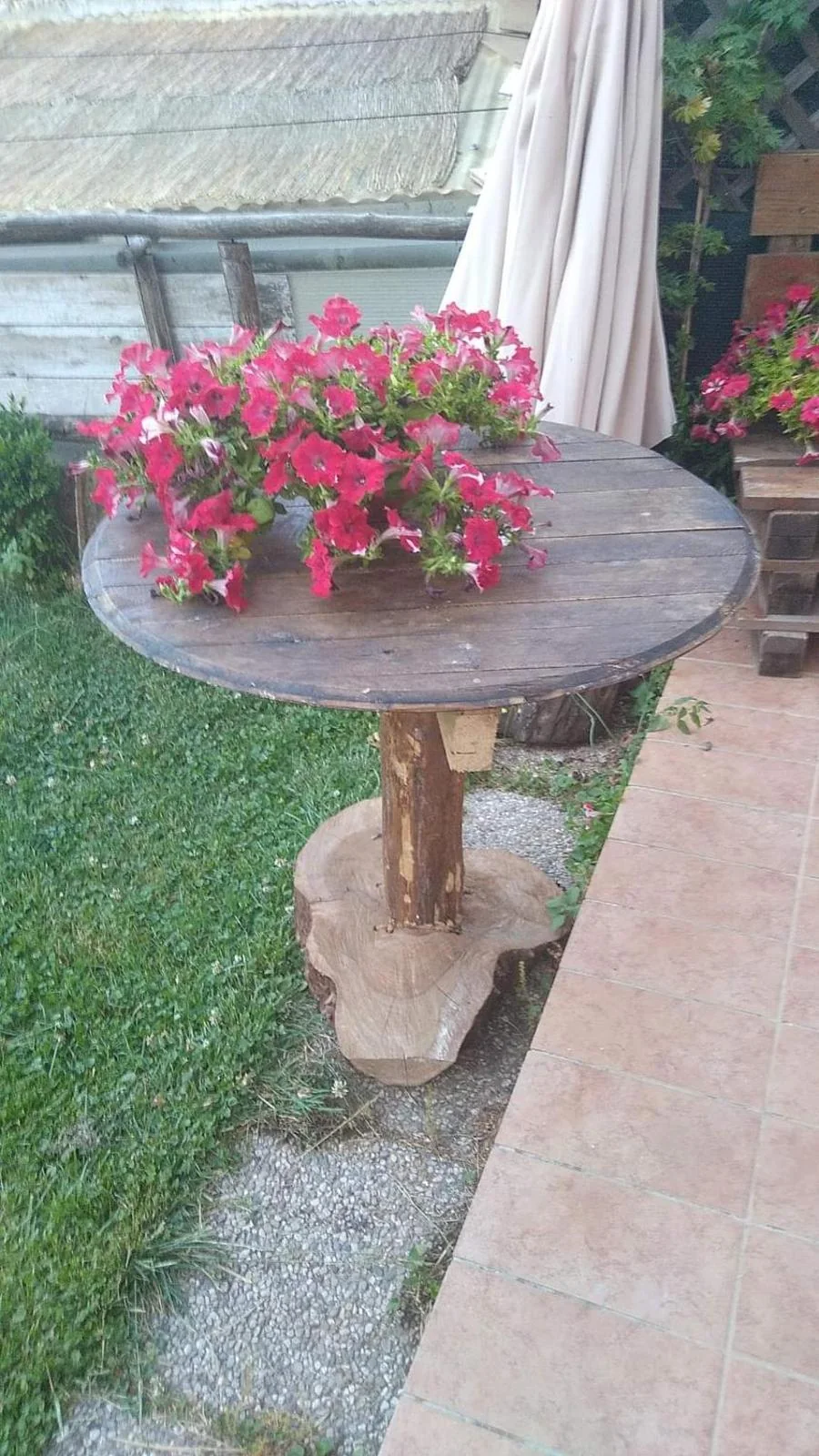Il tavolo in legno all'ombra, Villa Bianca Tramonti