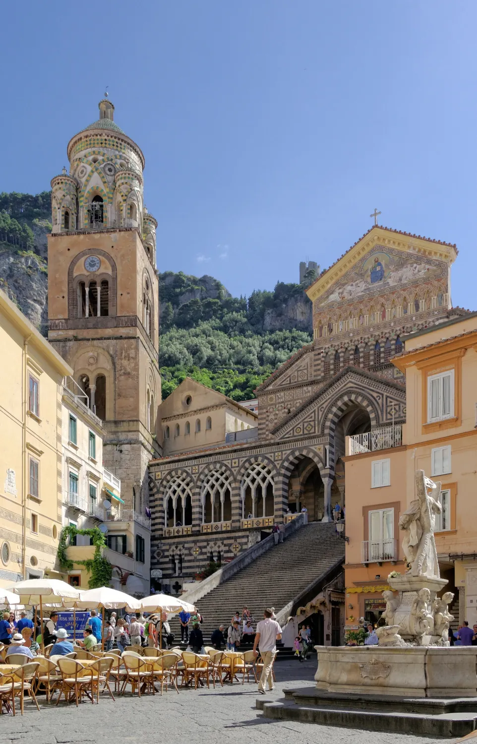 Il Duomo di Sant’Andrea e la piazza di Amalfi