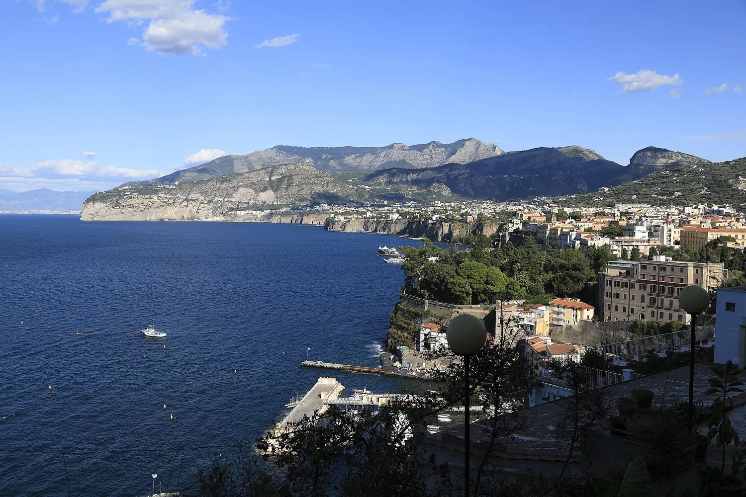 I Monti Lattari visti dal golfo di Sorrento