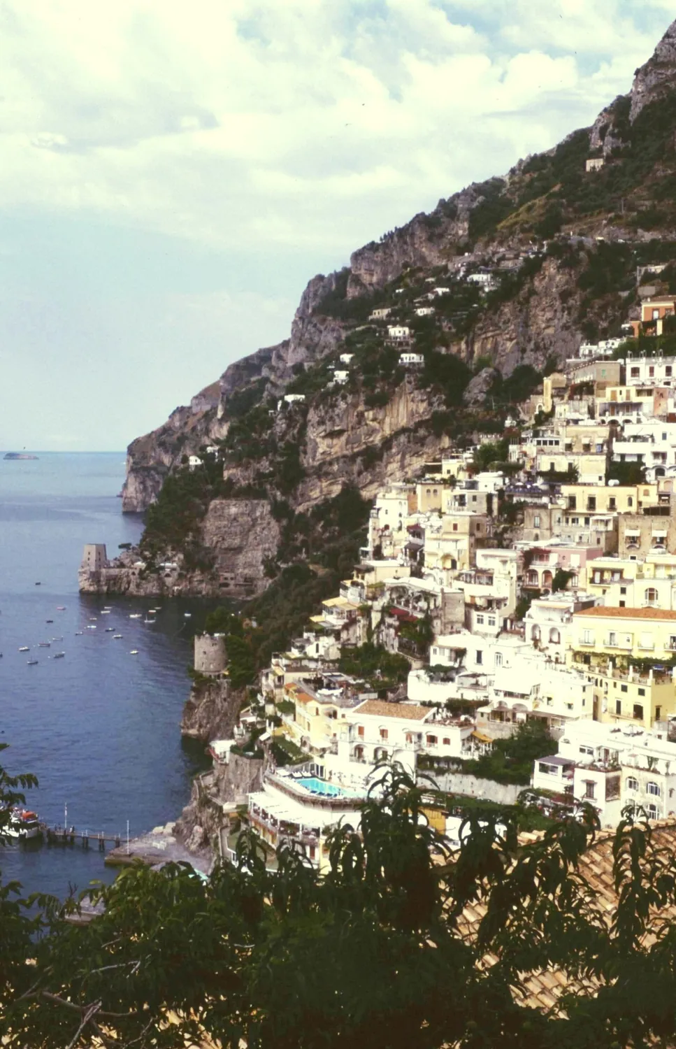 Positano, con le case a scala fino al mare
