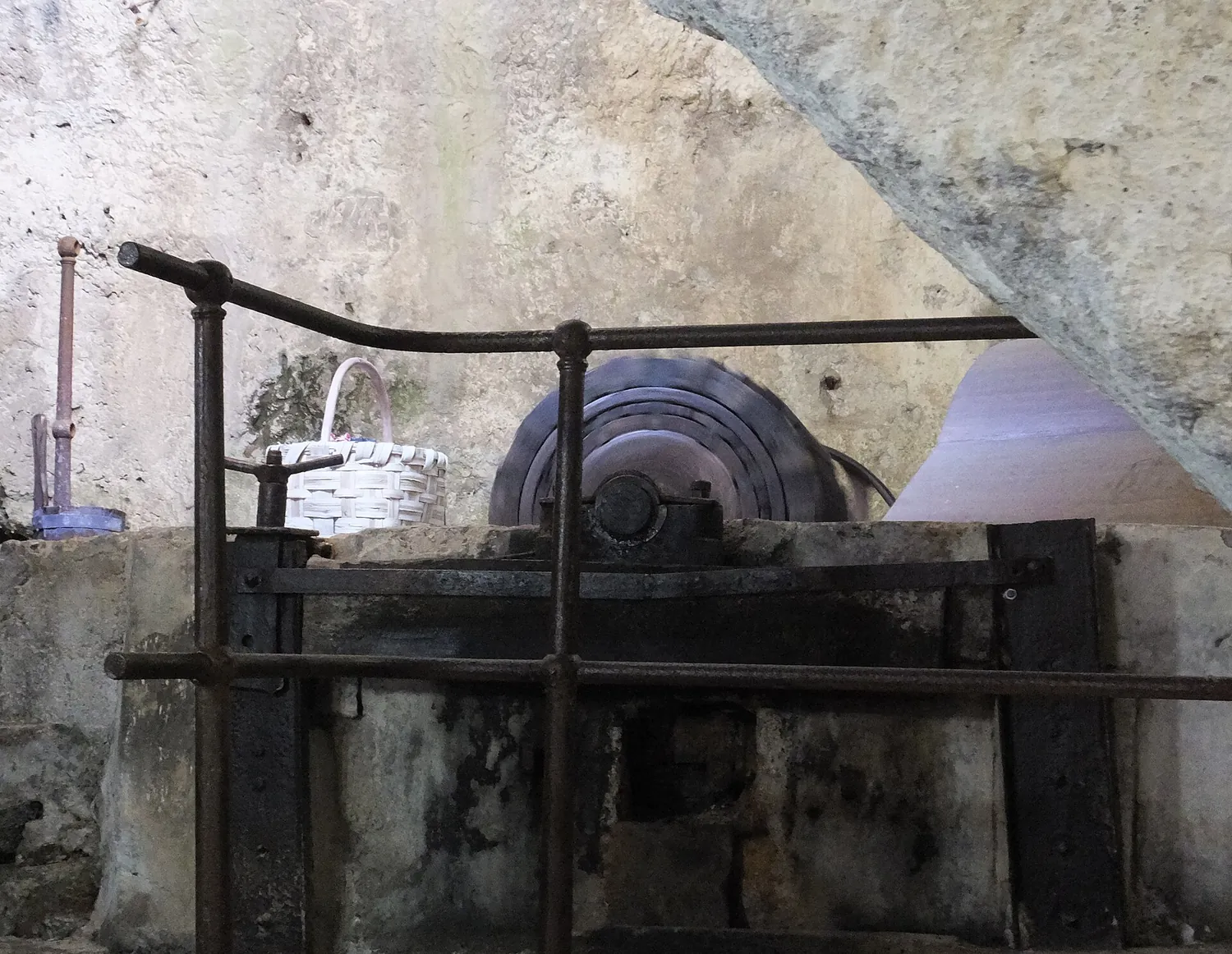 Il Museo della Carta di Amalfi, con le macchine in funzione